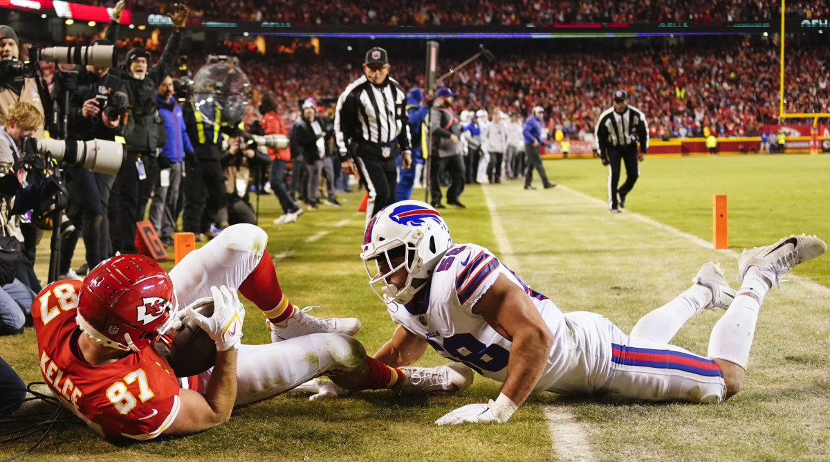 Kansas City Chiefs tight end Travis Kelce (87) scores the game winning touchdown against the Buffalo Bills during overtime in the AFC Divisional playoff football game